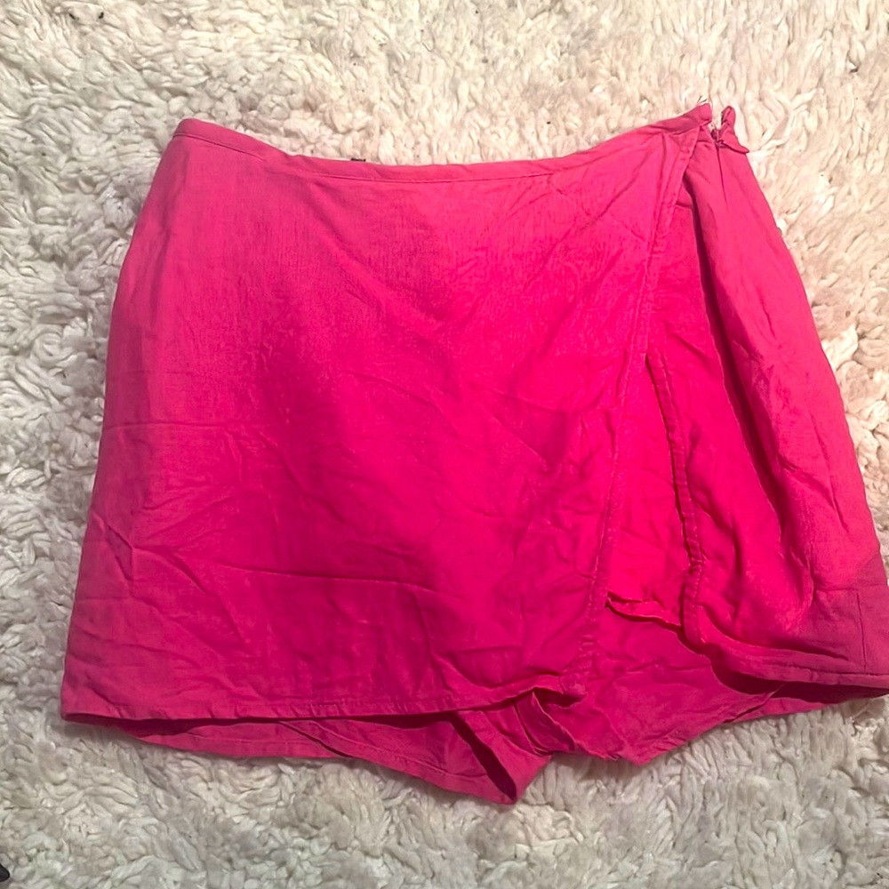 Bright pink skirt in XS